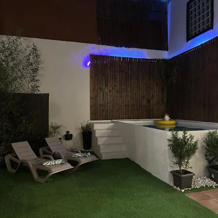 Bajo Junto Al Rio Del Castillo, Piscina & Barbacoa شقة *