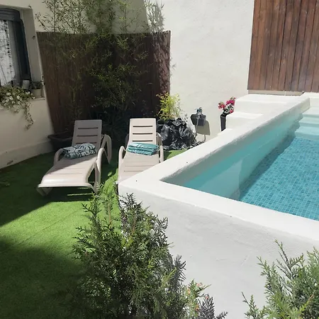 Bajo Junto Al Rio Del Castillo, Piscina & Barbacoa شقة