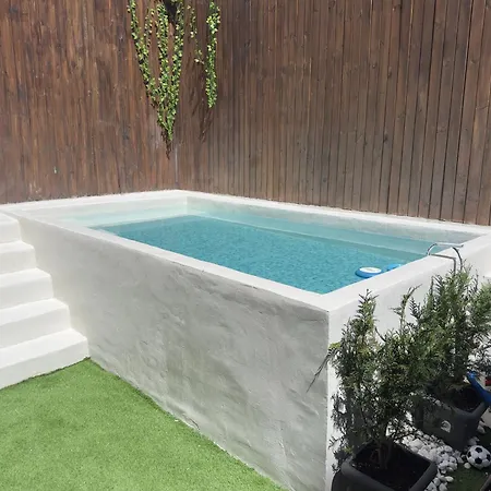 Bajo Junto Al Rio Del Castillo, Piscina & Barbacoa شقة *